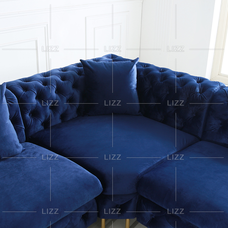 Modernes Sofa aus Blumenstoff mit Armlehnen