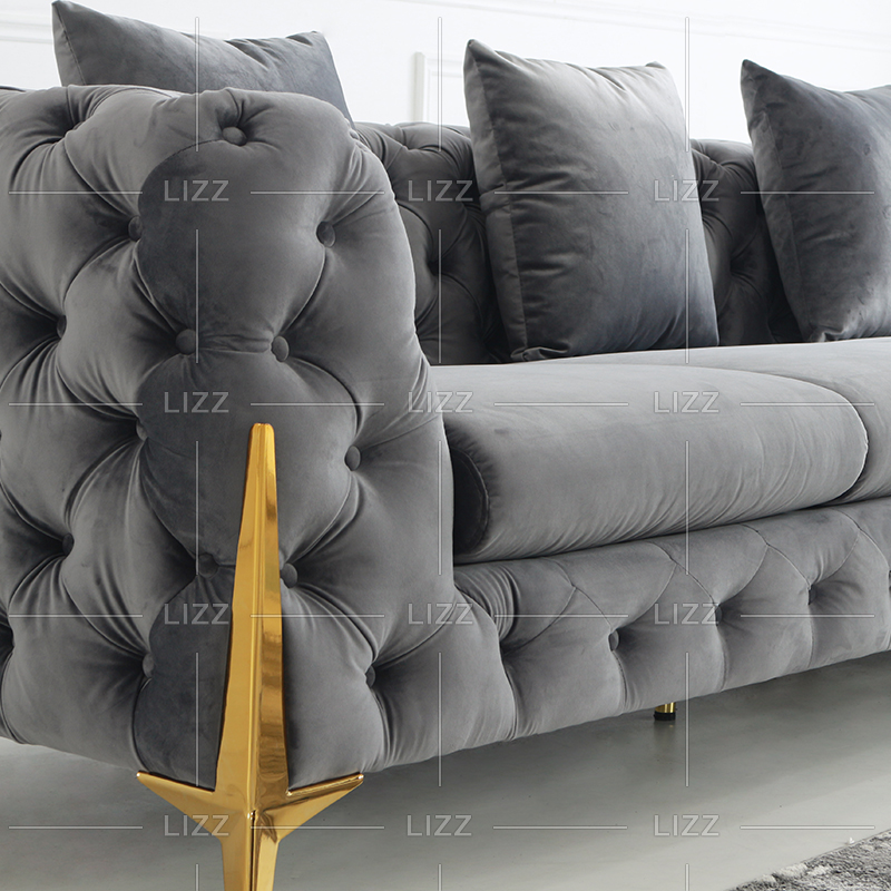 Hochwertiges Sofa aus Canvas-Stoff mit getufteten Knöpfen