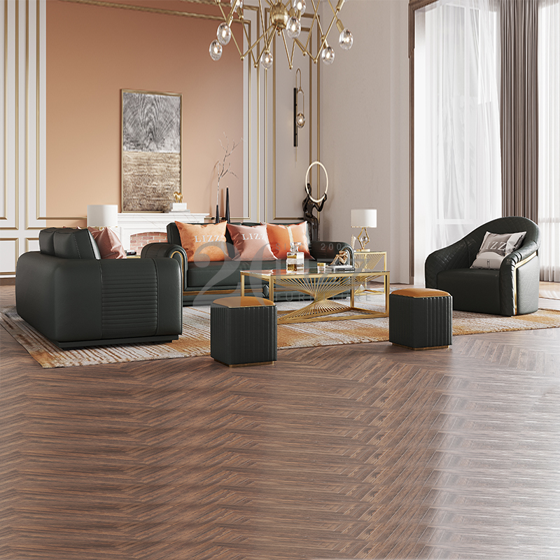 kleines weißes Wohnzimmersofa mit hoher Rückenlehne